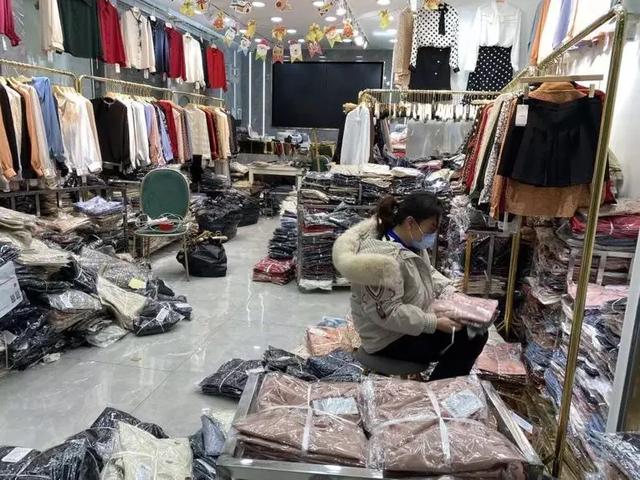 服装档口图片是什么意思